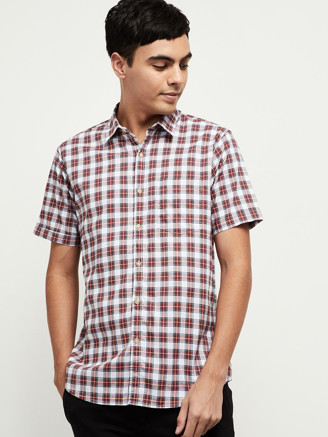 

max Men White & Red Checked Casual Shirt