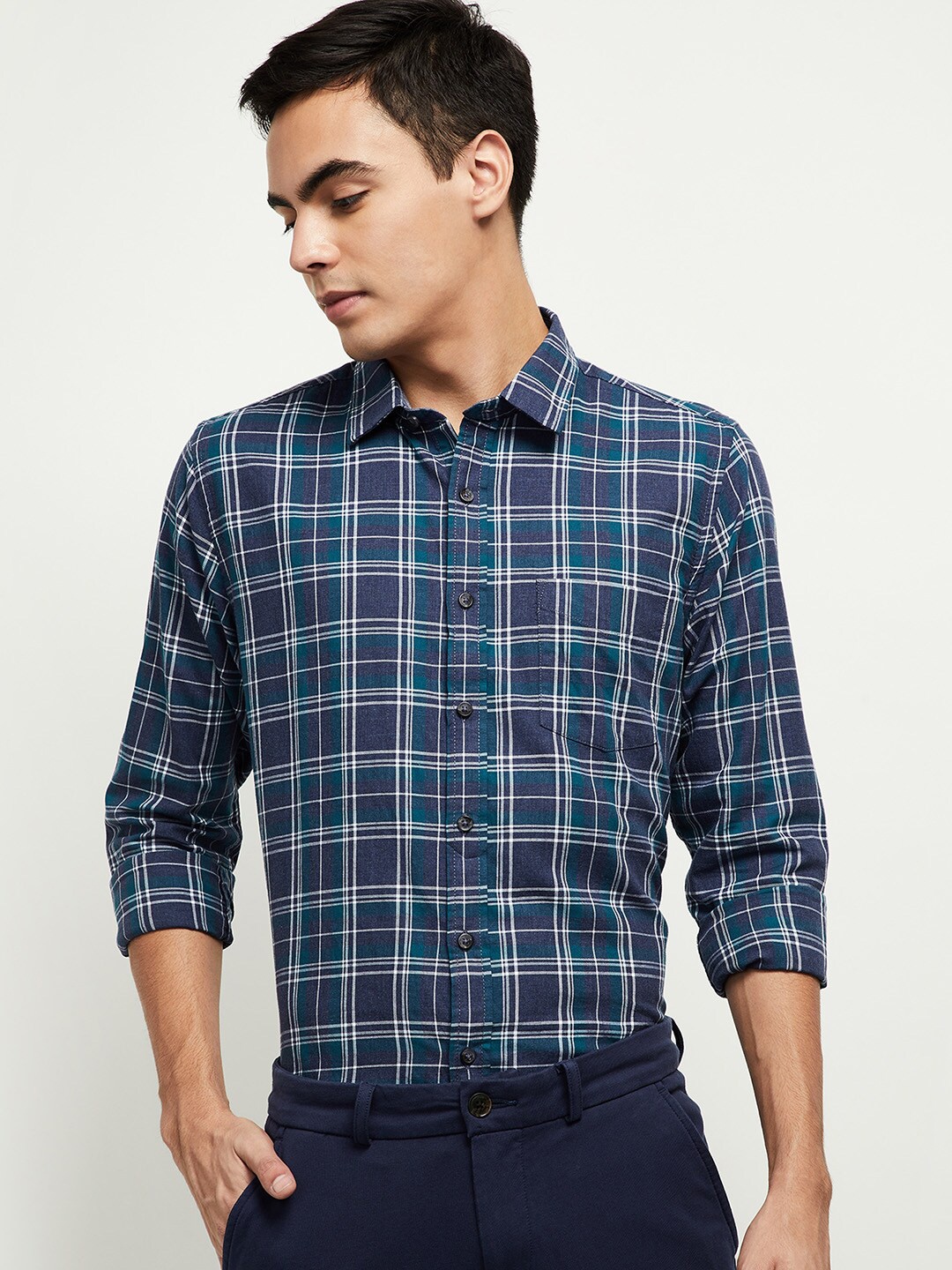 

max Men Blue Tartan Checks Casual Shirt