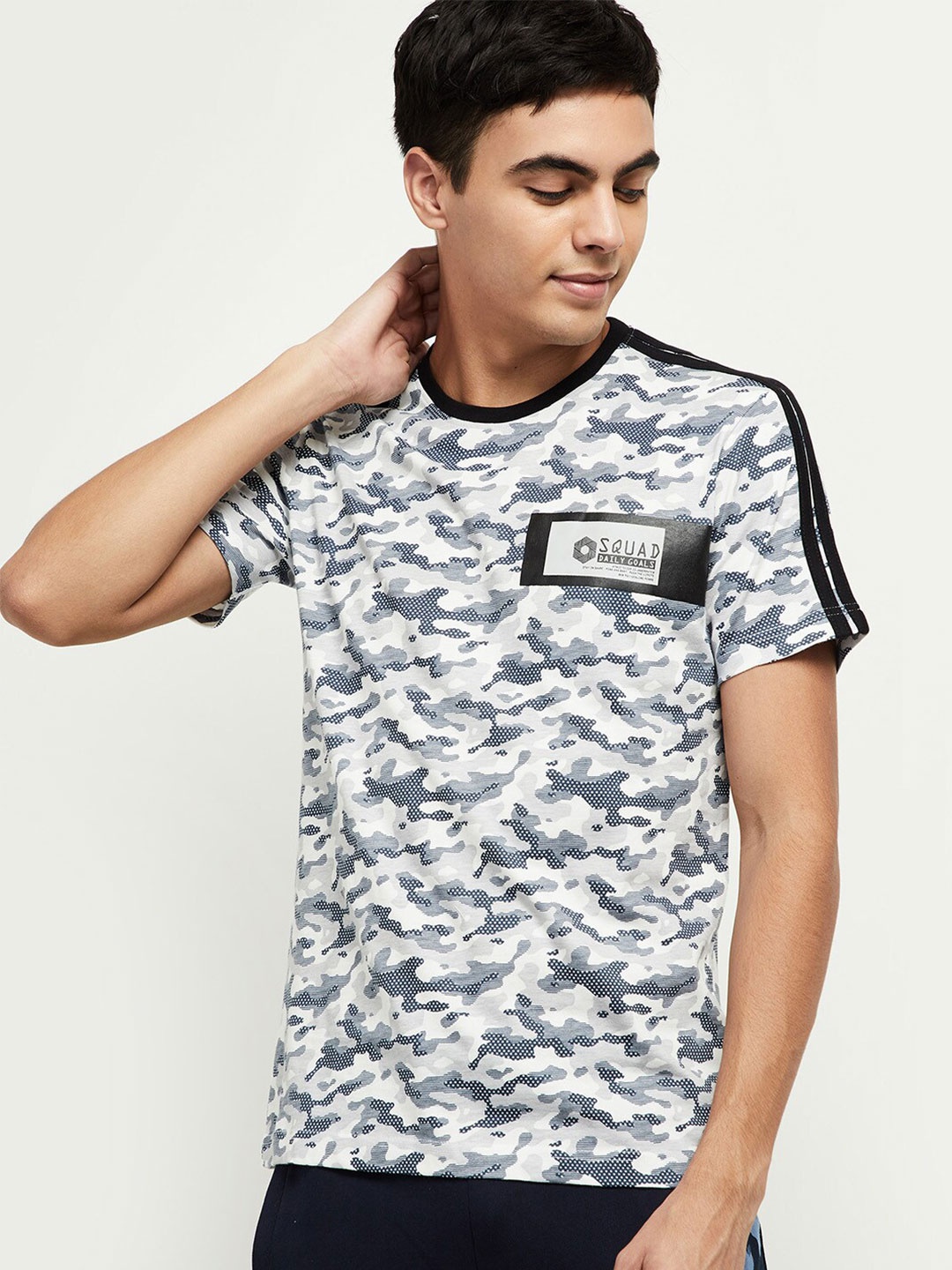 

max Men Grey & White Camouflage Printed T-shirt