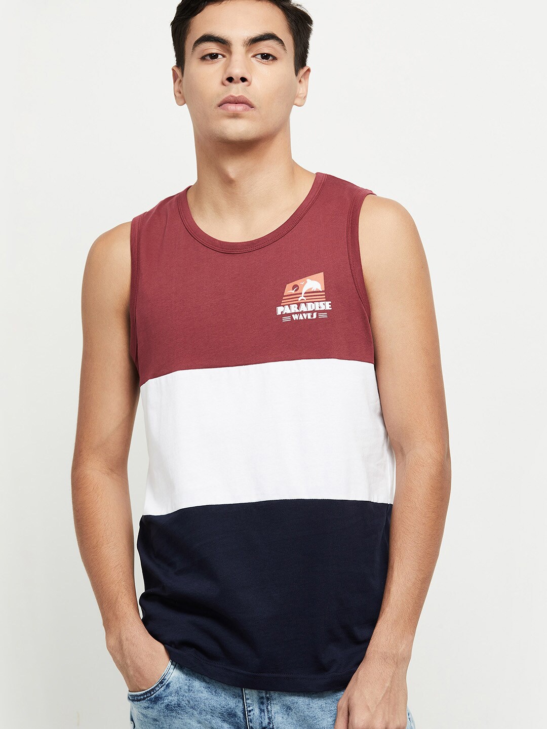 

max Men Red Striped Round Neck Sleeveless T-shirt