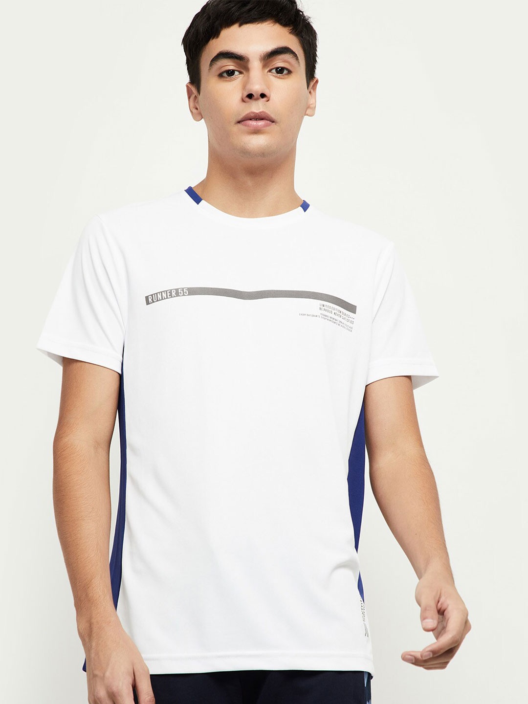 

max Men White Solid T-shirt