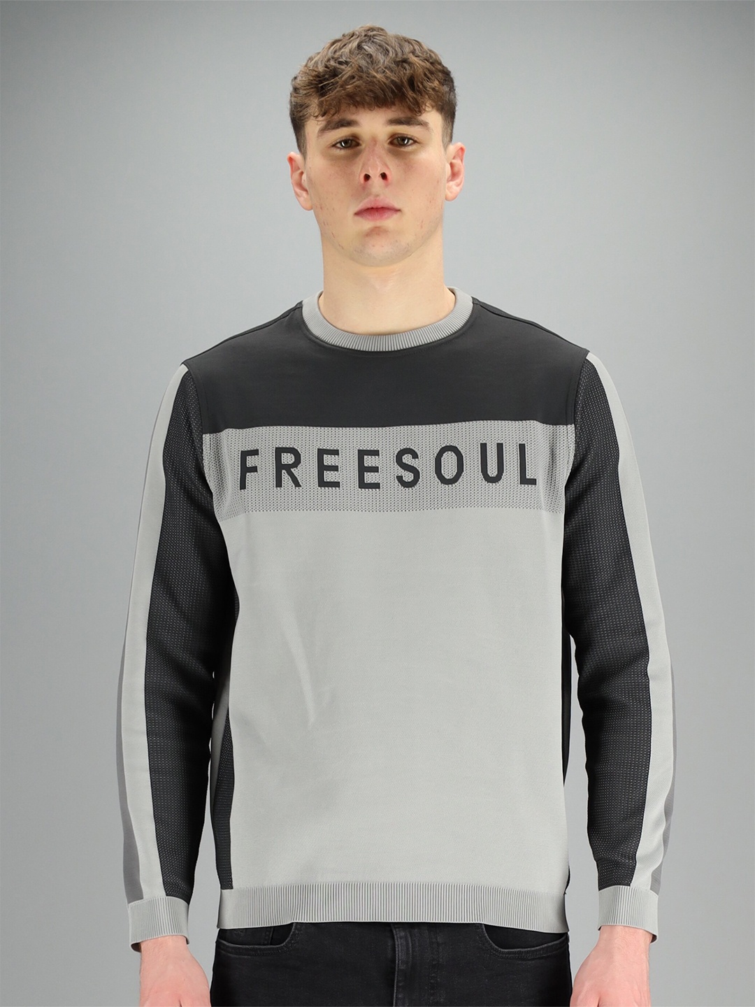 

FREESOUL Men Grey Colourblocked Sweatshirt