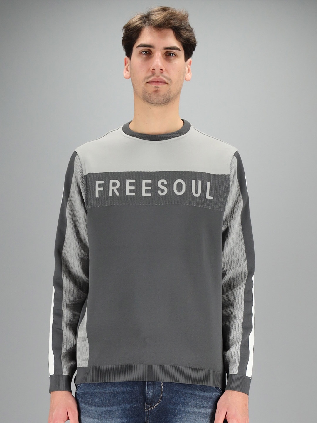 

FREESOUL Men Grey Colourblocked Sweatshirt