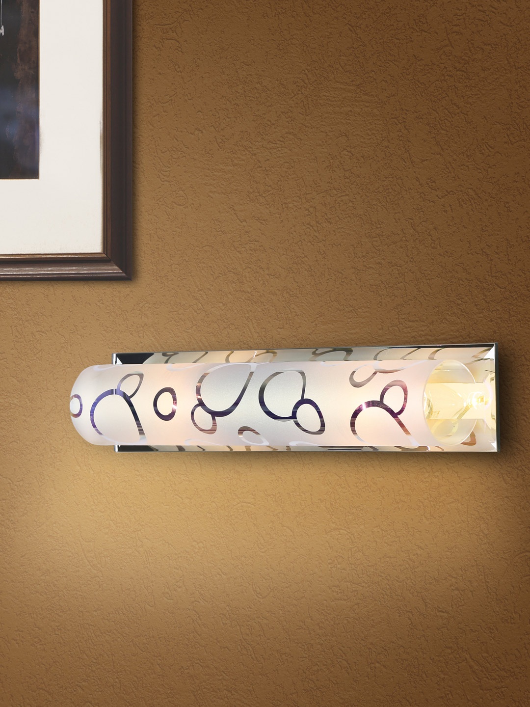 

THE LIGHT STORE Silver-Toned Wall Lamp