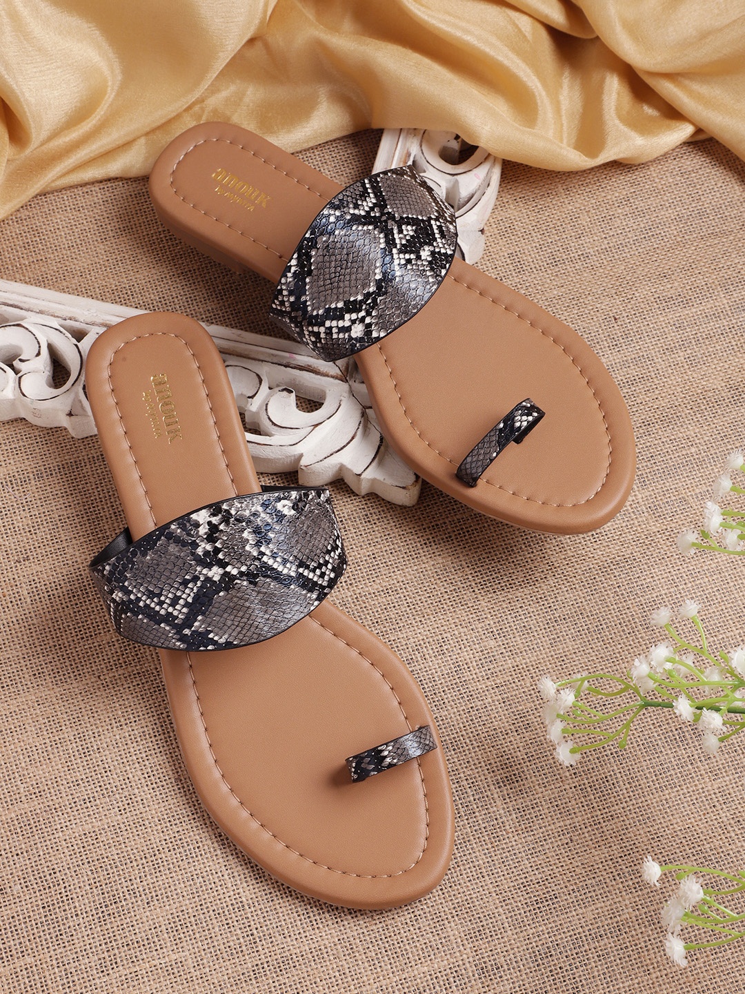 

Anouk Women Charcoal Grey & Black Snakeskin Textured Handcrafted One Toe Flats
