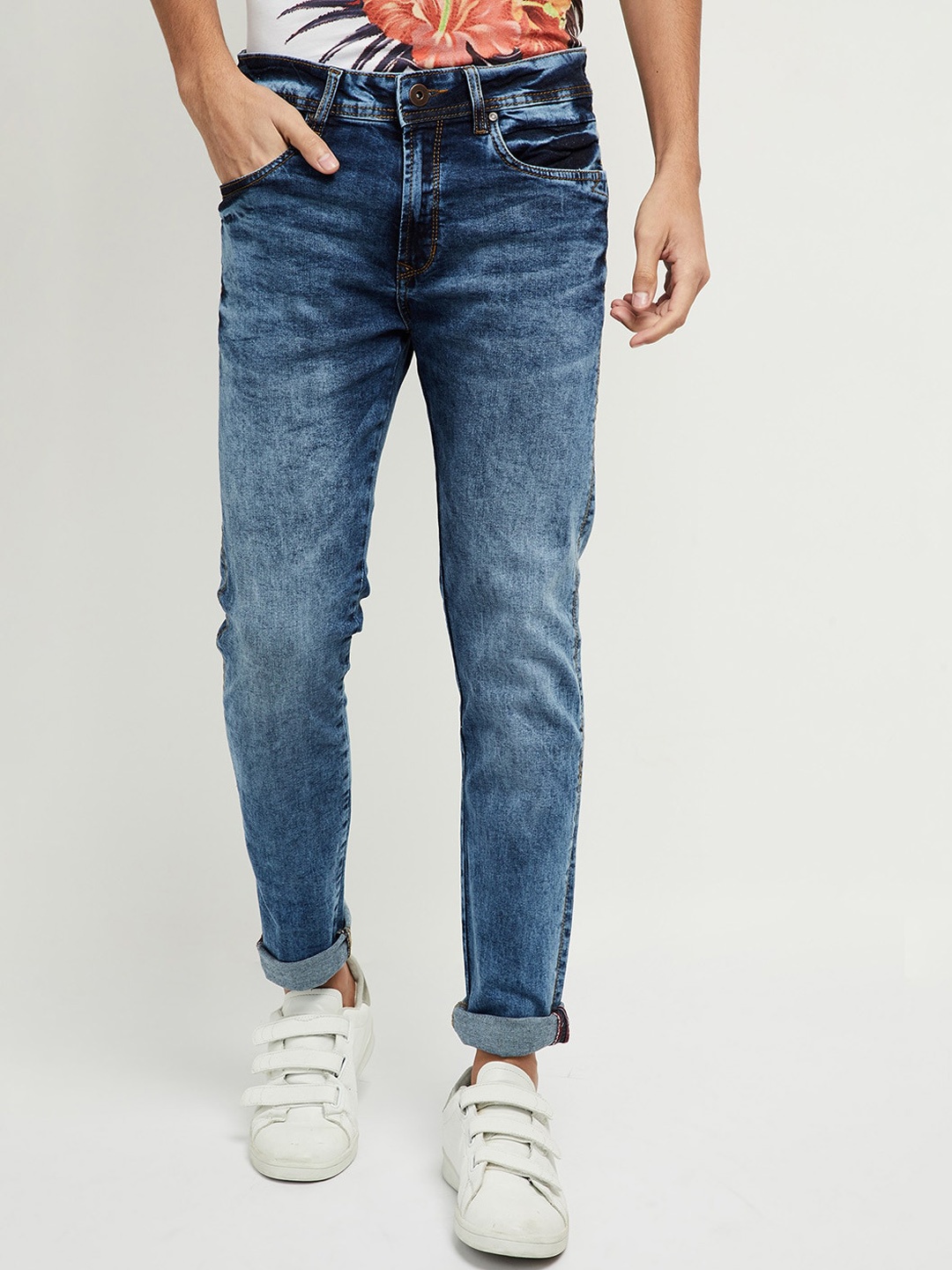 

max Men Blue Heavy Fade Jeans