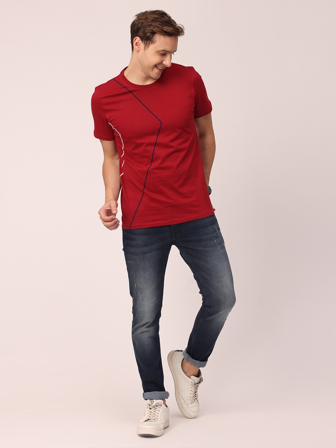 

Mast & Harbour Men Red Solid Round Neck T-shirt