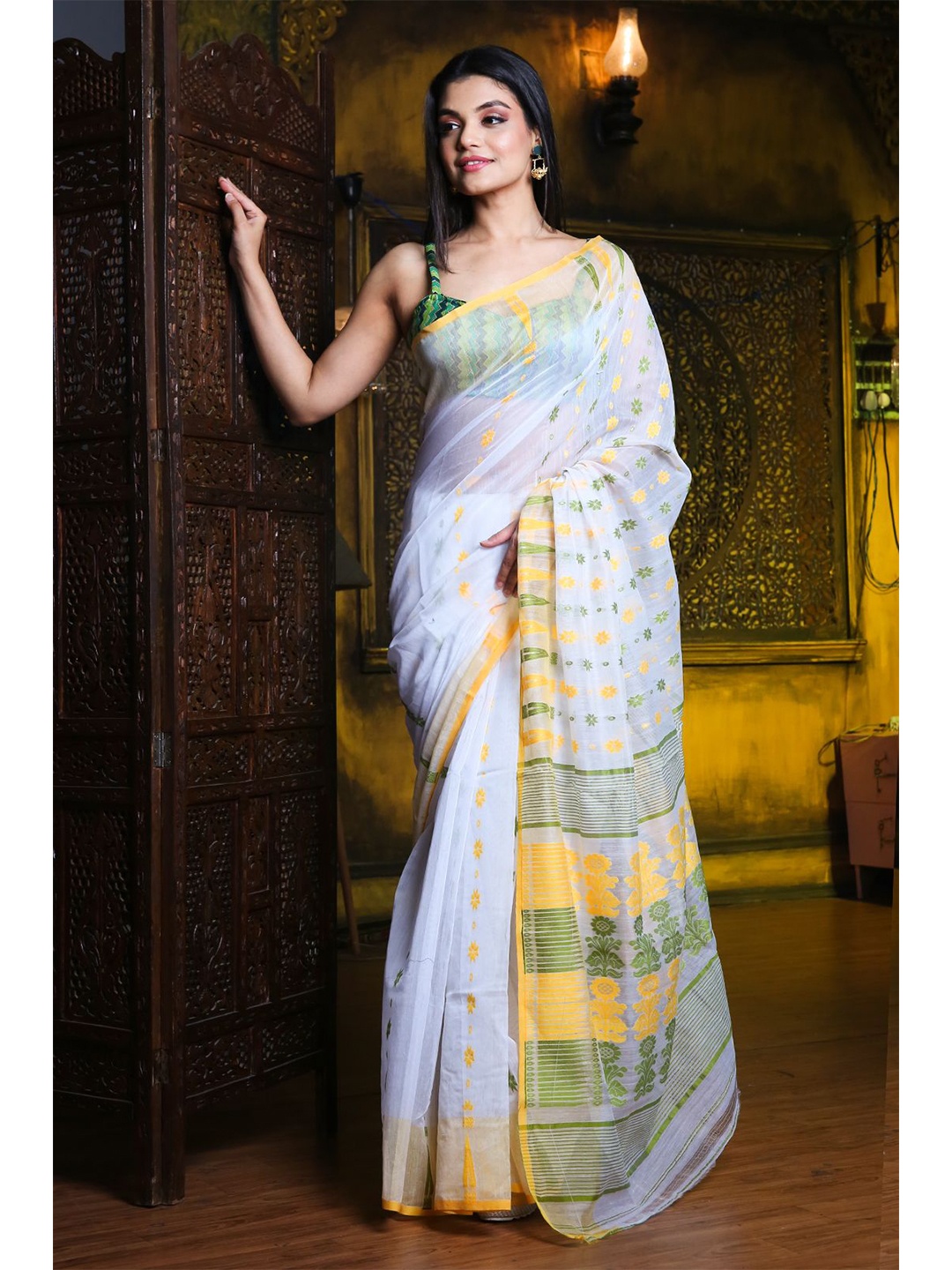 

Charukriti Women White Floral Woven Design Silk Cotton Jamdani Saree