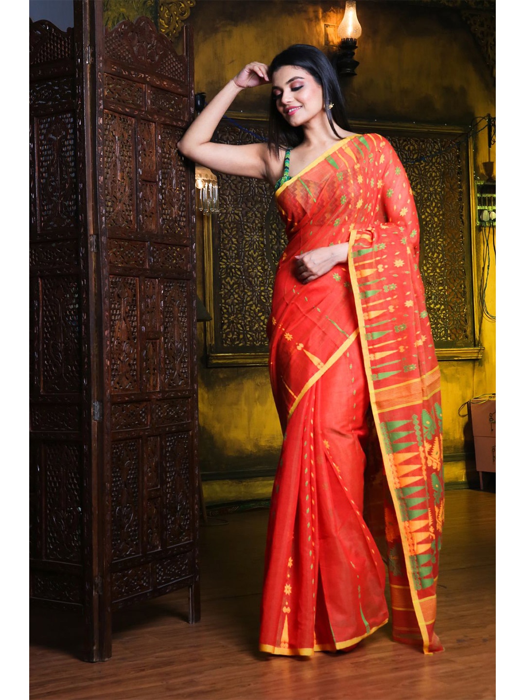 

Charukriti Red & Green Woven Design Silk Cotton Jamdani Saree