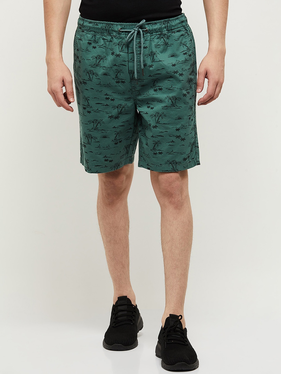 

max Men Green & Black Pure Cotton Tropical Printed Shorts