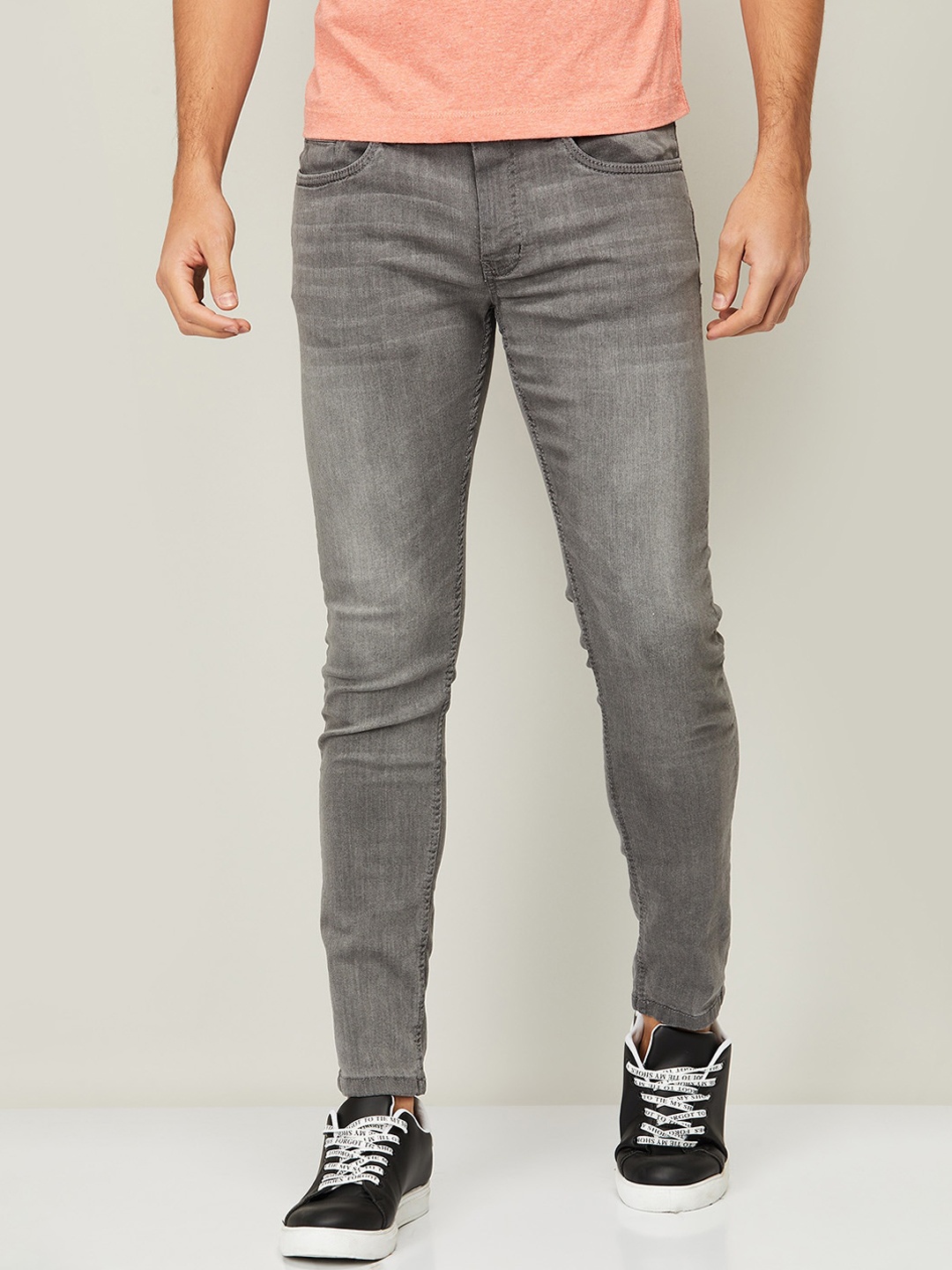 

Bossini Men Grey Tapered Fit Light Fade Jeans