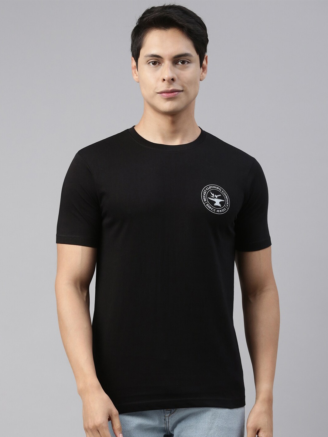 

recast Men Black Solid Pure Cotton T-shirt