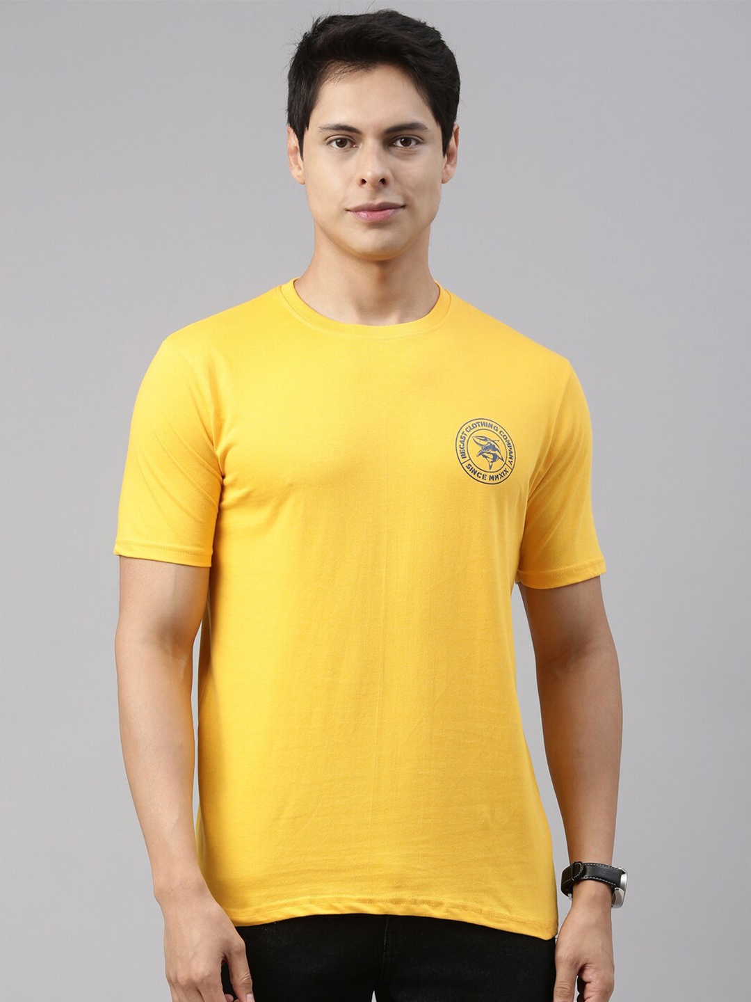 

recast Men Yellow Pure Cotton Solid T-shirt