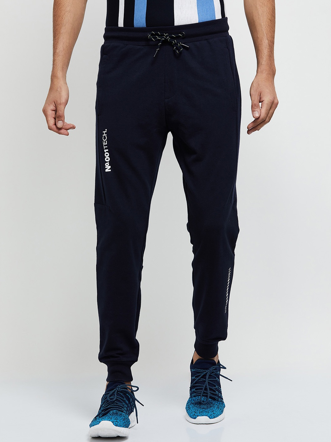 

max Men Navy Blue Solid Joggers