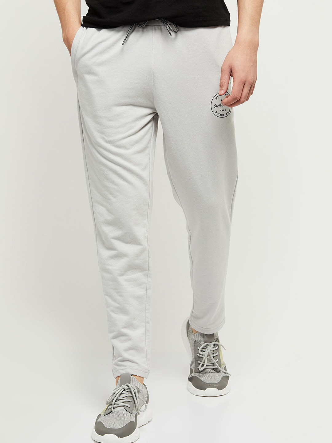 

max Men Grey Solid Track Pant