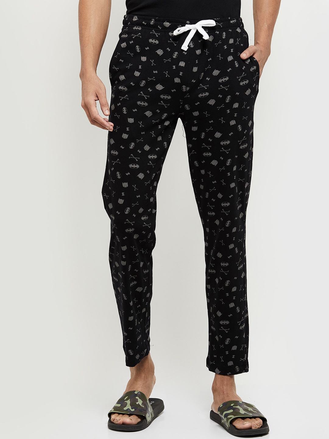

max Men Black Batman Printed Track Pant