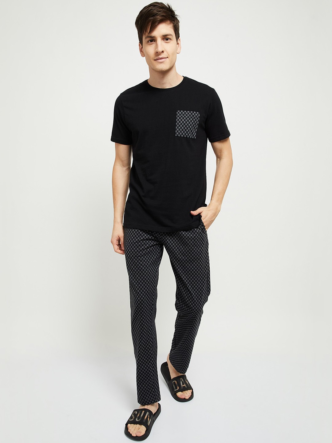

max Men Black & Grey Night suit