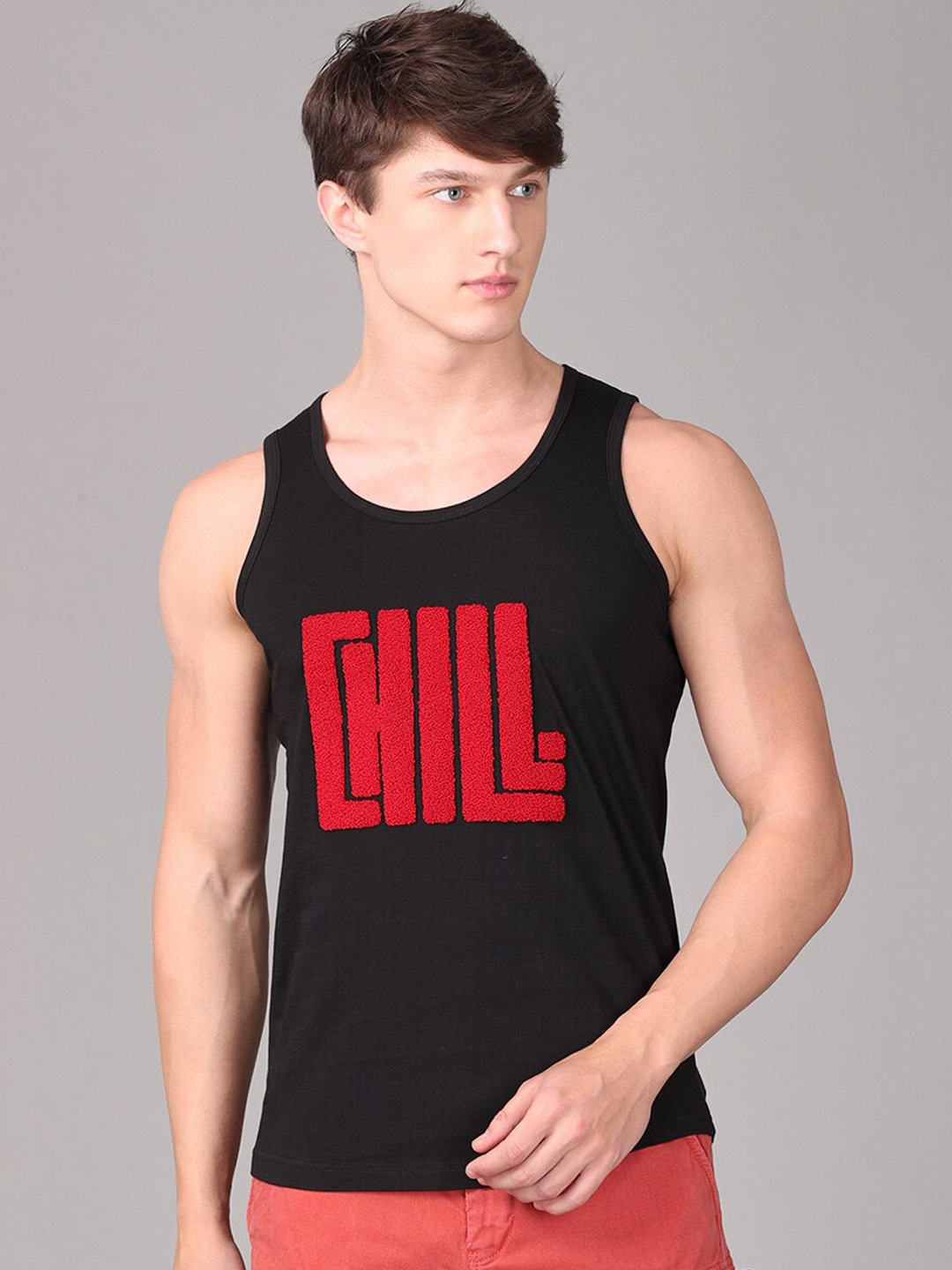 

IMYOUNG Men Black & Red Cotton Printed T-shirt