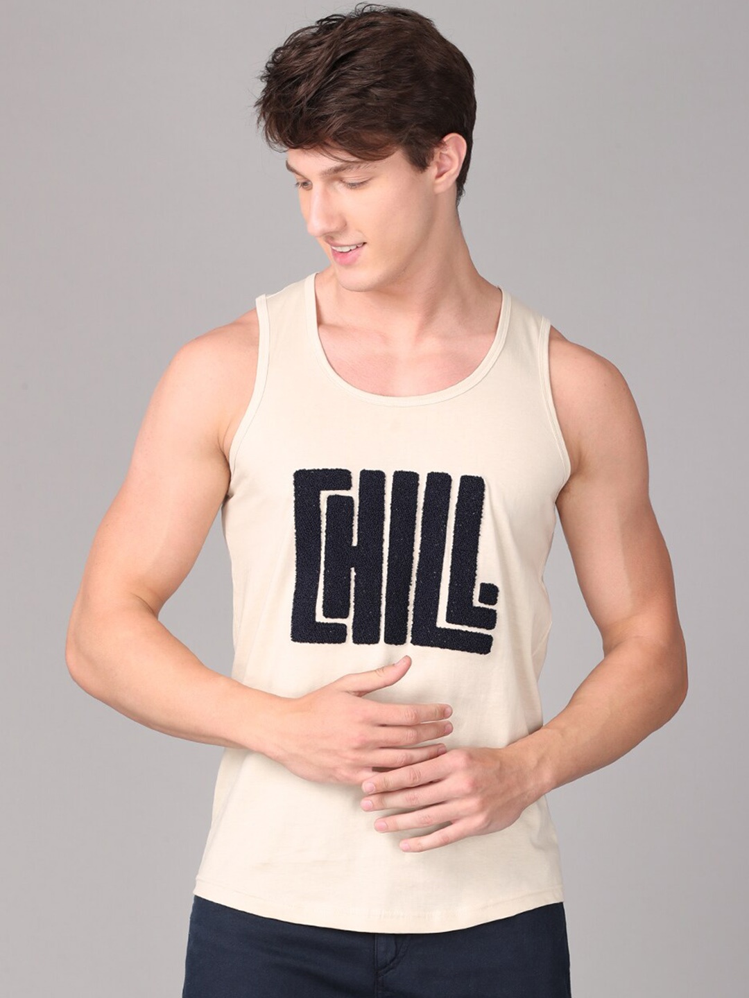 

IMYOUNG Men Cream-Coloured & Blue Typography Printed Pure Cotton Slim Fit T-shirt