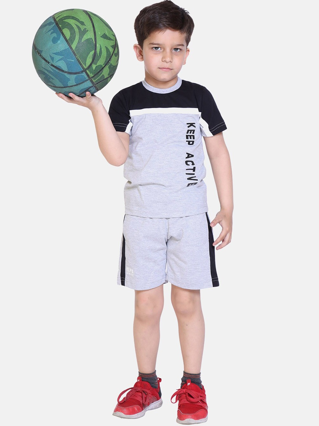 

KEPA Boys Grey & Black Colourblocked Regular Fit T-shirt with Shorts