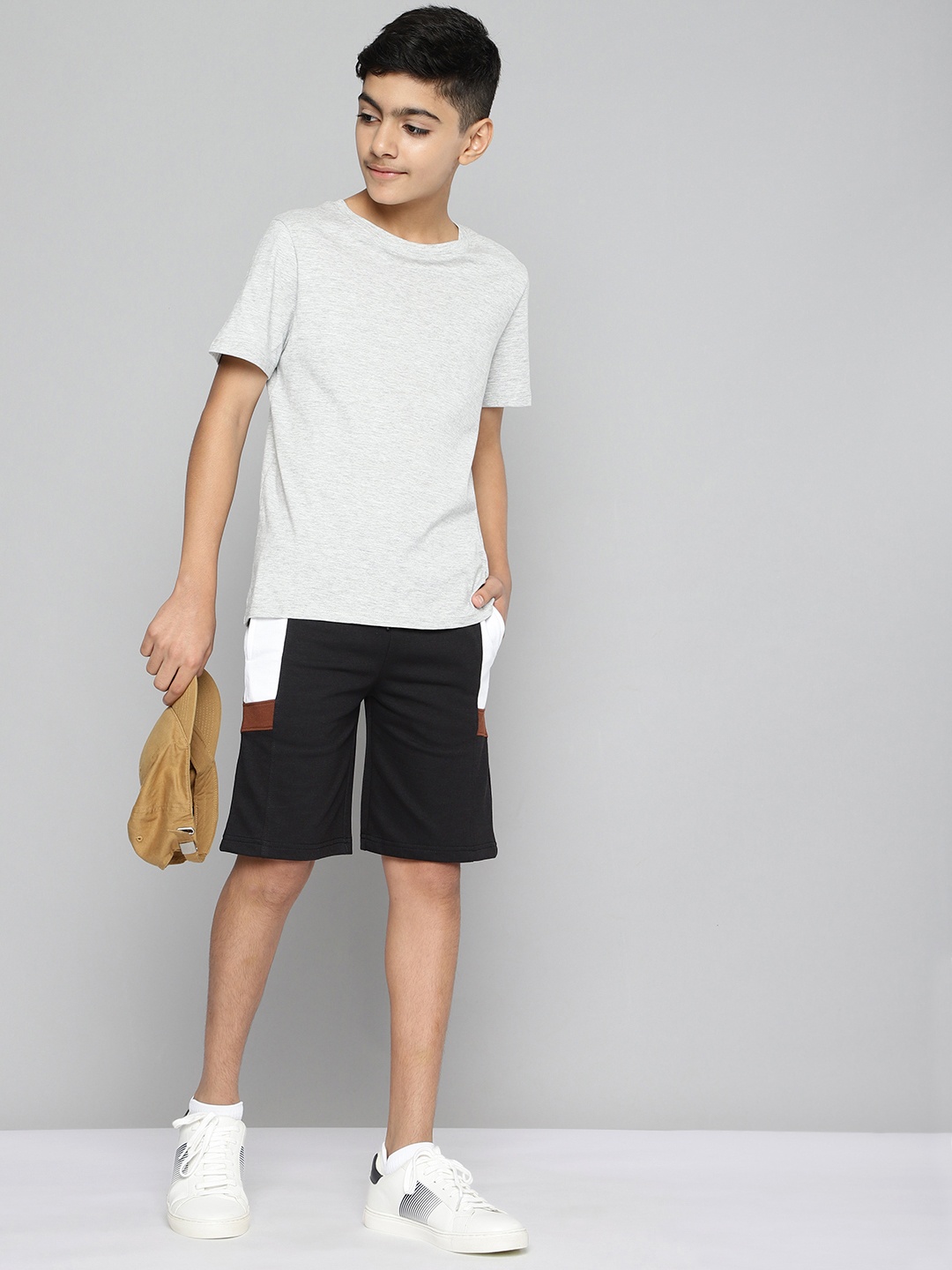 

M&H Juniors Boys Black Colourblocked Shorts
