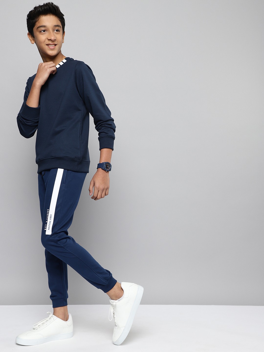 

M&H Juniors Boys Navy Blue Solid Joggers