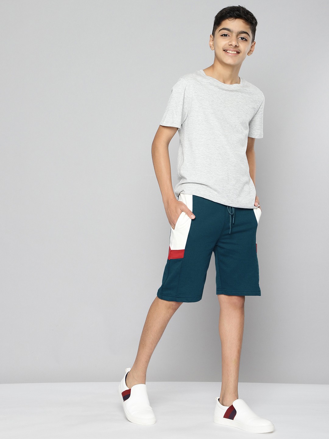 

M&H Juniors Boys Blue Colourblocked Shorts