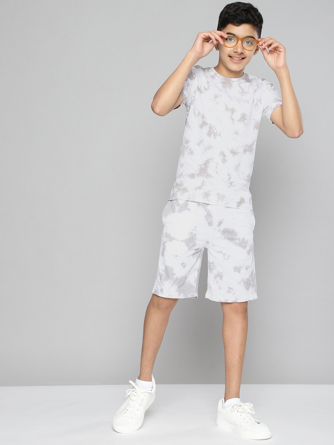 

M&H Juniors Boys White & Grey Dyed T-shirt with Shorts