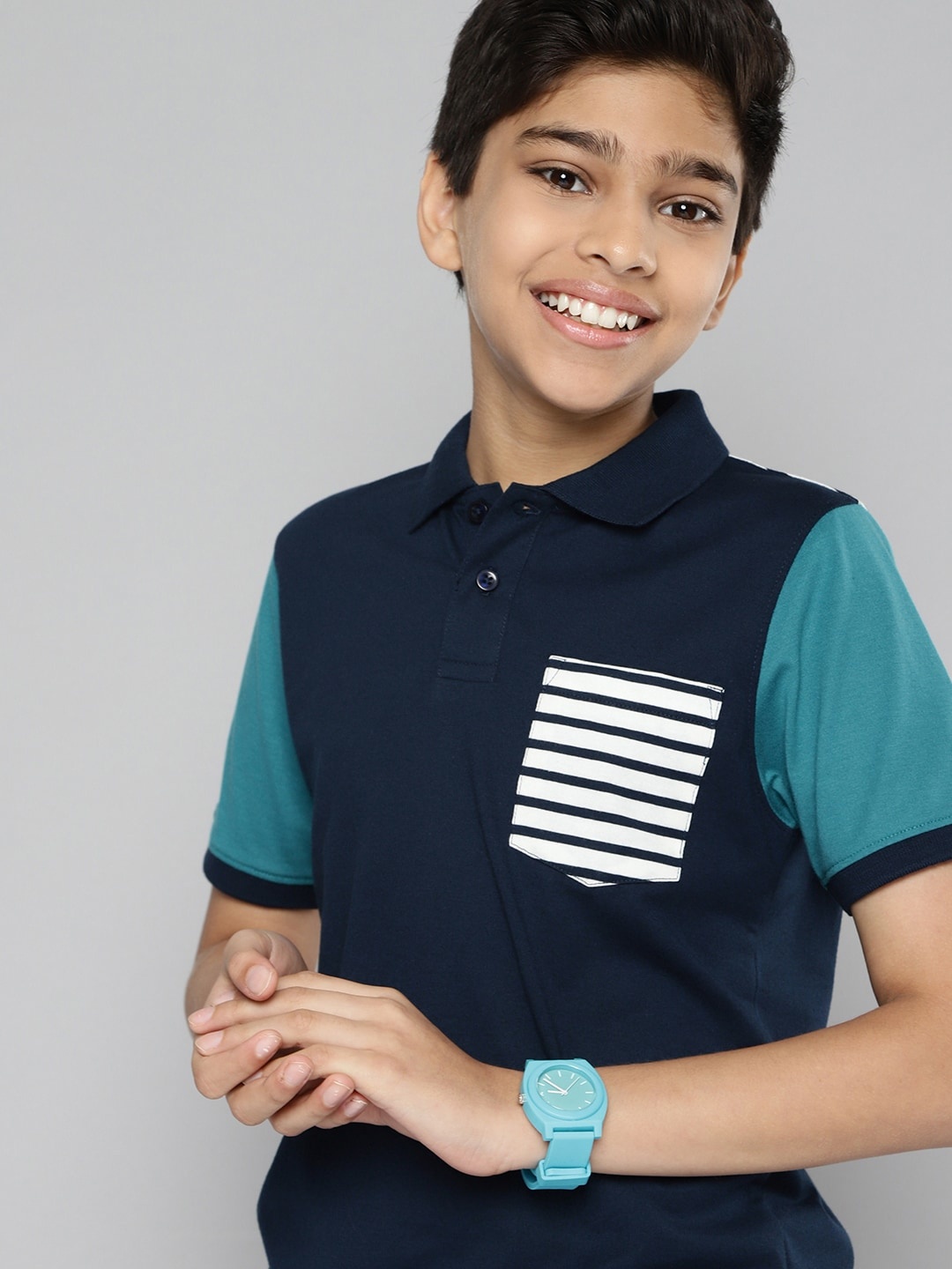 

M&H Juniors Boys Navy Blue & Green Pure Cotton Colourblocked Polo Collar T-shirt