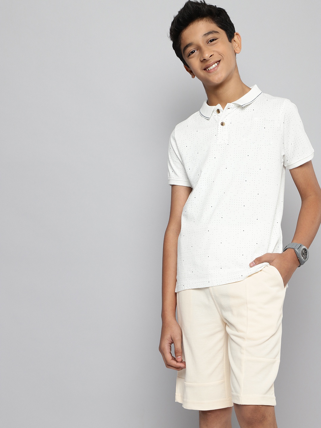

M&H Juniors Boys Beige Solid Shorts