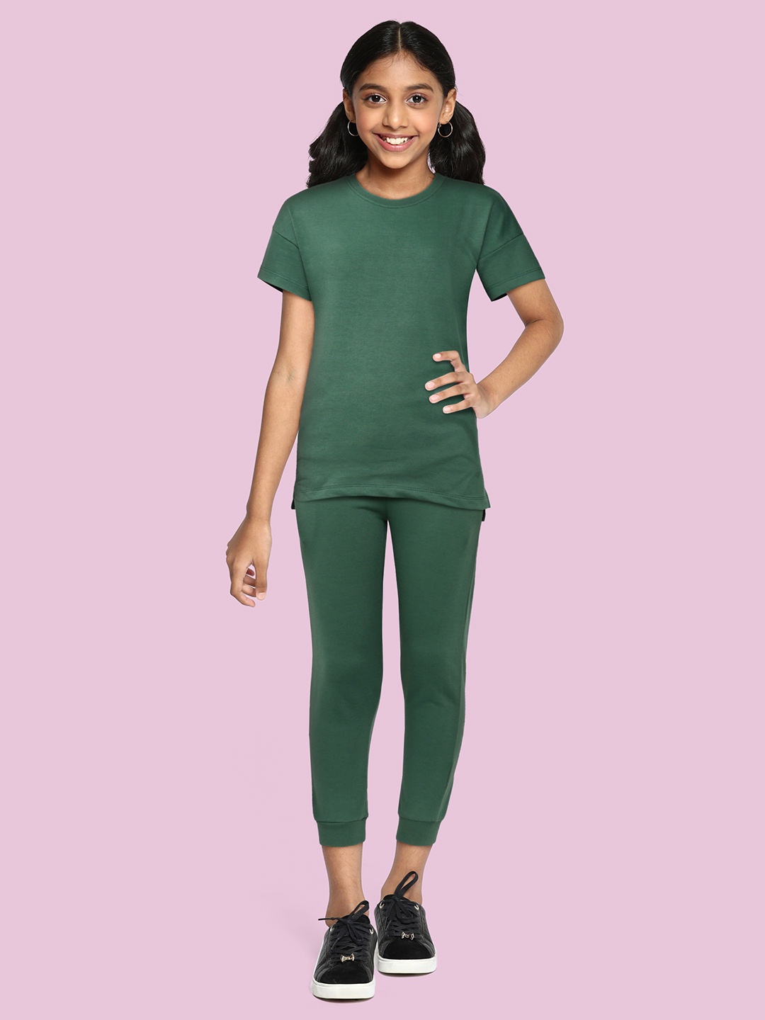 

M&H Juniors Girls Green T-shirt with Pyjamas