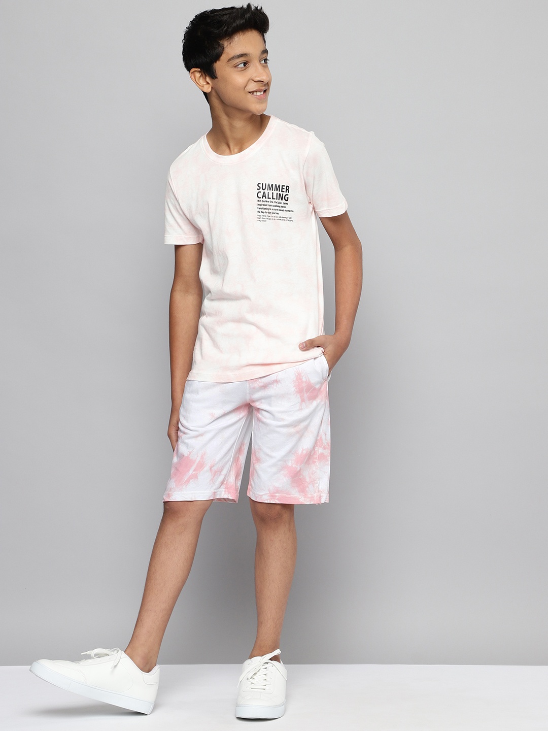 

M&H Juniors Boys White and Pink Abstract Printed Pure Cotton Shorts