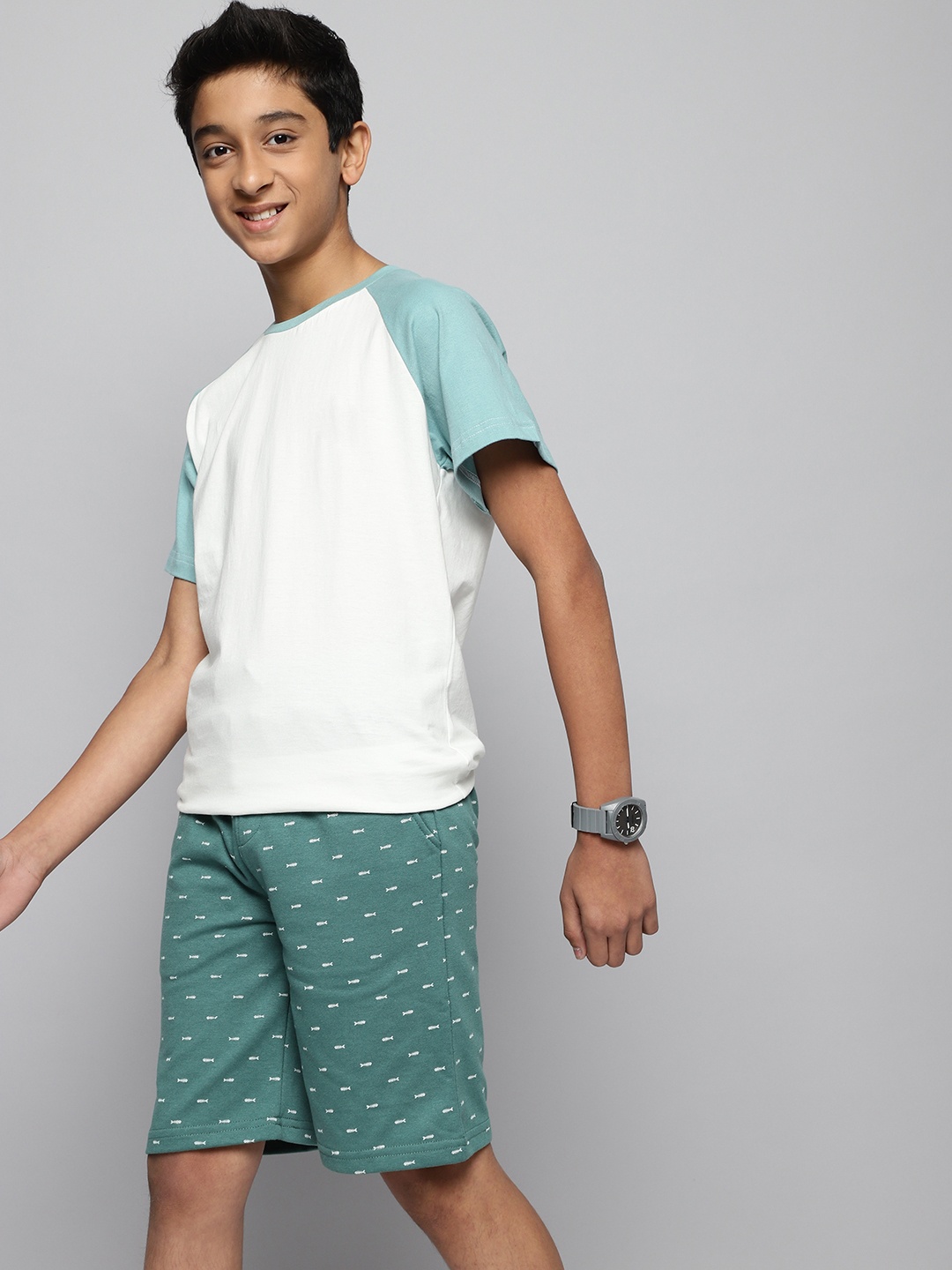 

M&H Juniors Boys Green & Off-White Conversational Printed Shorts
