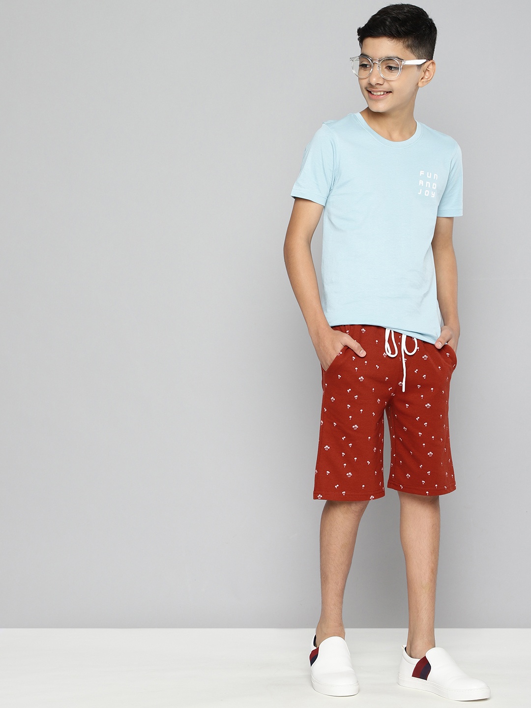 

M&H Juniors Boys Brown Conversational Printed Shorts