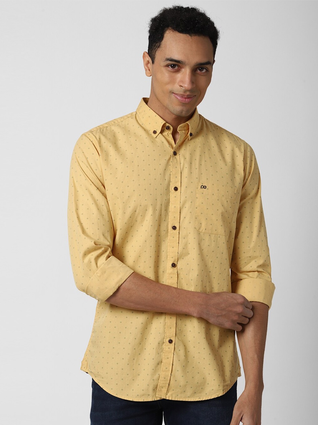 

Peter England Casuals Men Yellow Printed Pure Cotton Slim Fit Casual Shirt