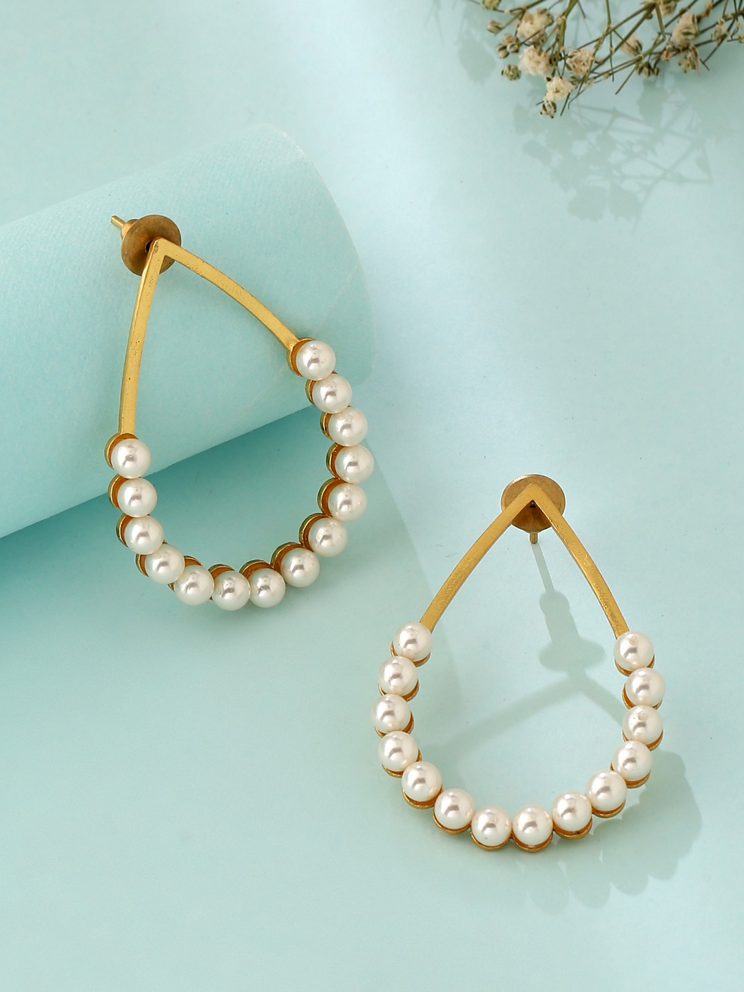 

Mitali Jain Gold-Toned Teardrop Shaped Hoop Earrings