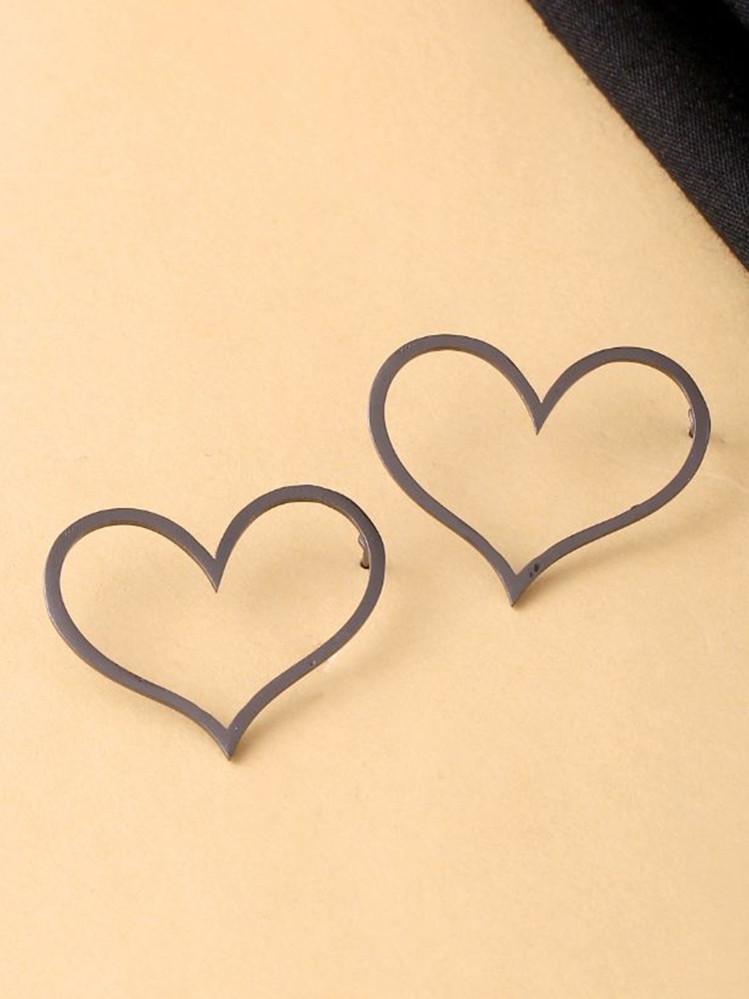 

Mitali Jain Black Heart Shaped Drop Earrings