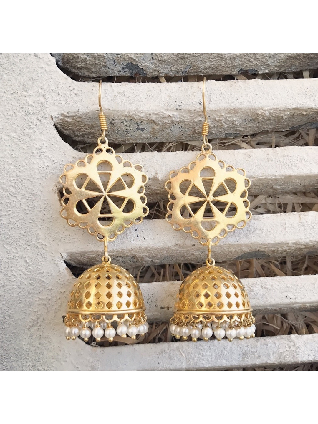 

Mitali Jain Gold-Toned Floral Jhumkas Earrings