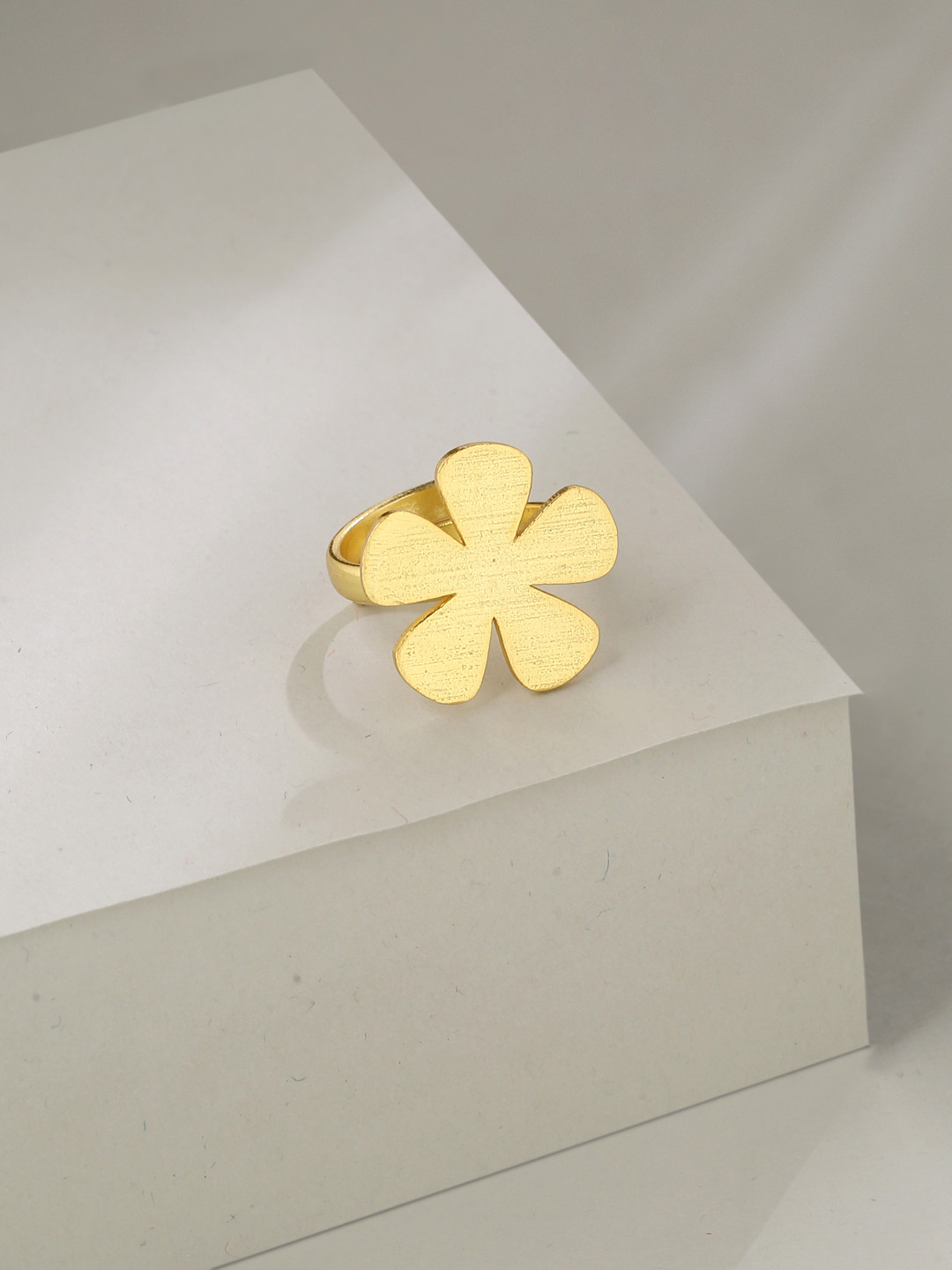 

Mitali Jain Gold-Plated Flower Shaped Finger Ring