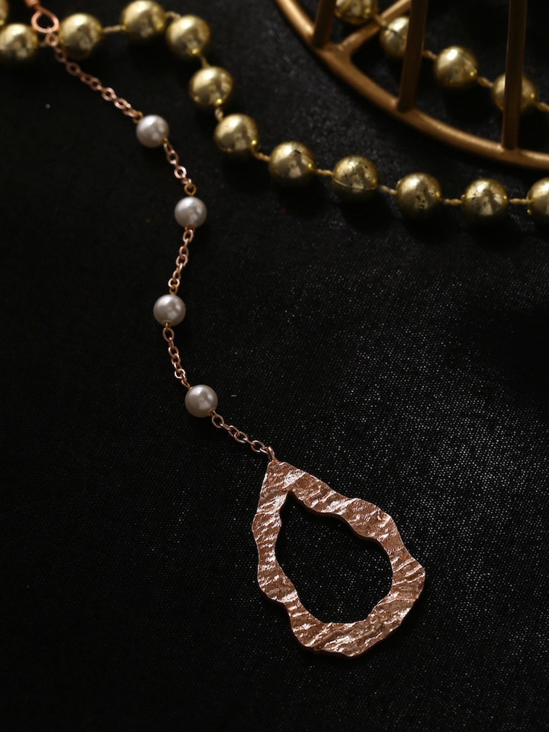 

Mitali Jain Rose Gold-Plated White Pearl Beaded Maang Tikka