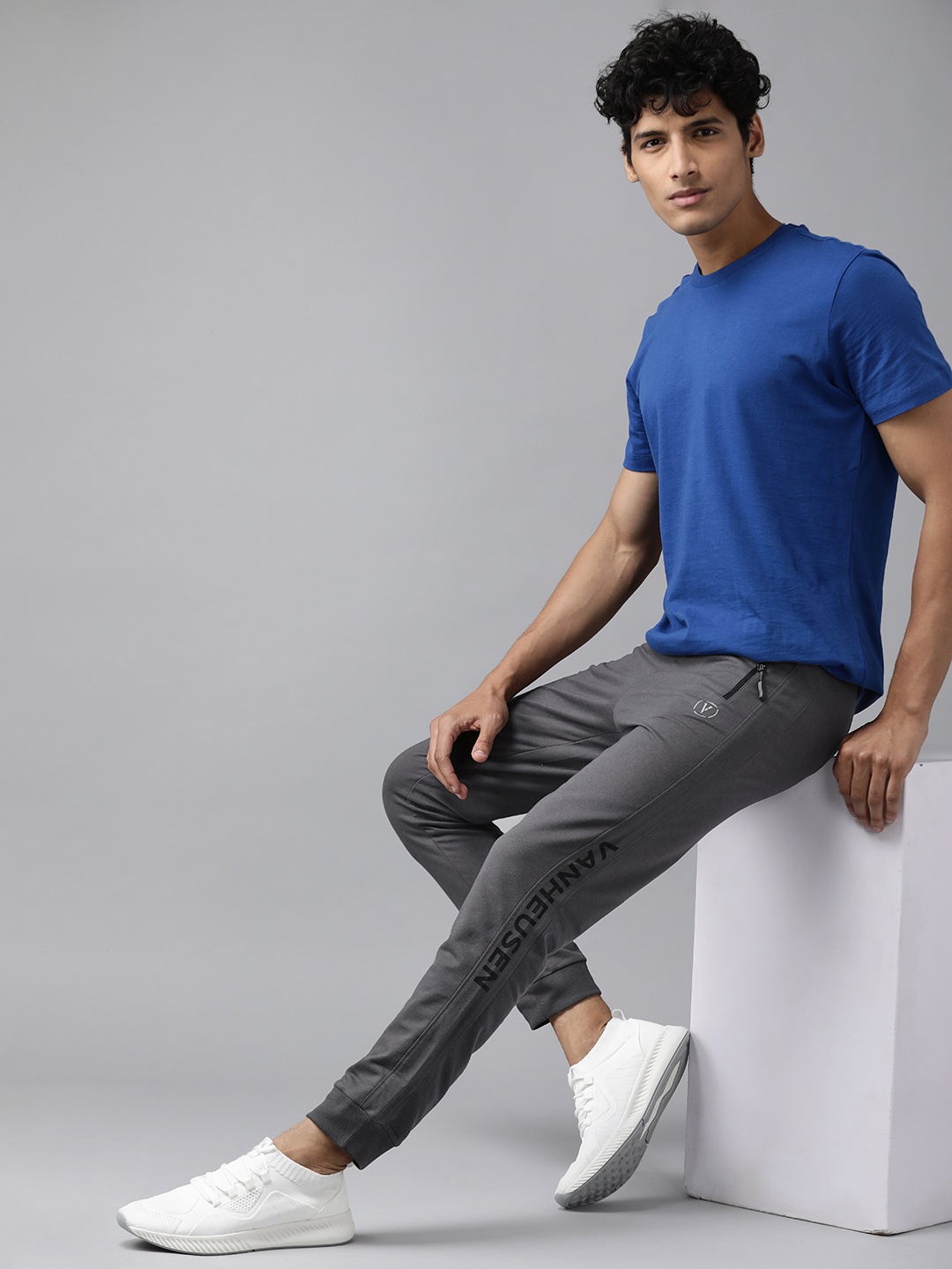 

Van Heusen Flex Men Grey Solid Regular Fit Joggers