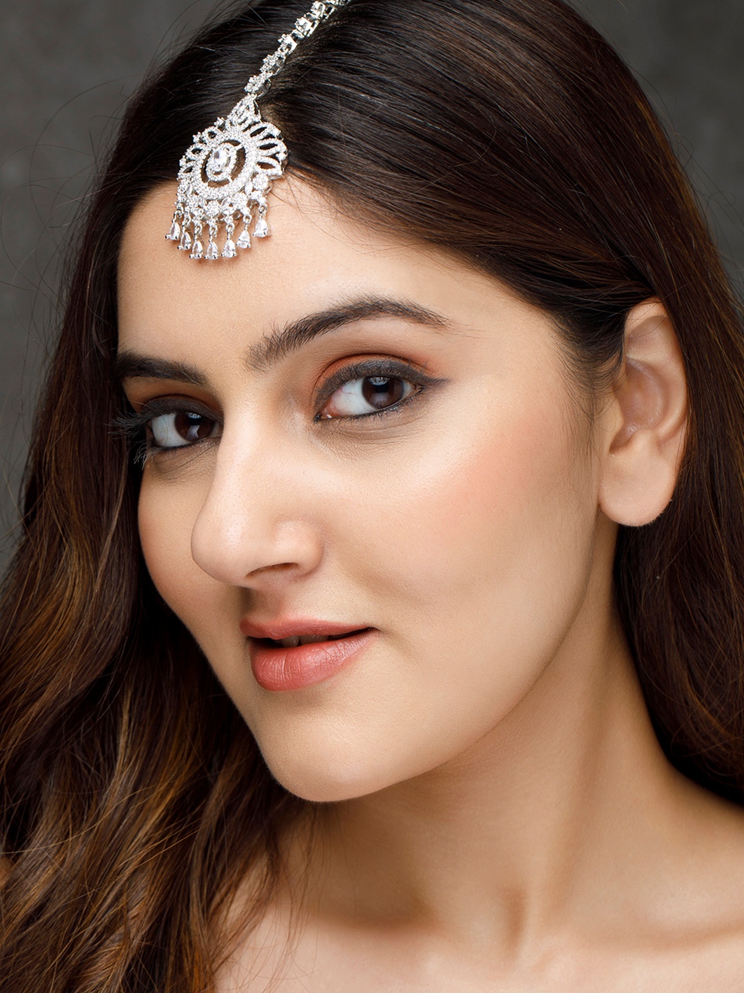 

Rubans Silver-Plated & White AD-Studded Tear-Drop Design Maang Tikka