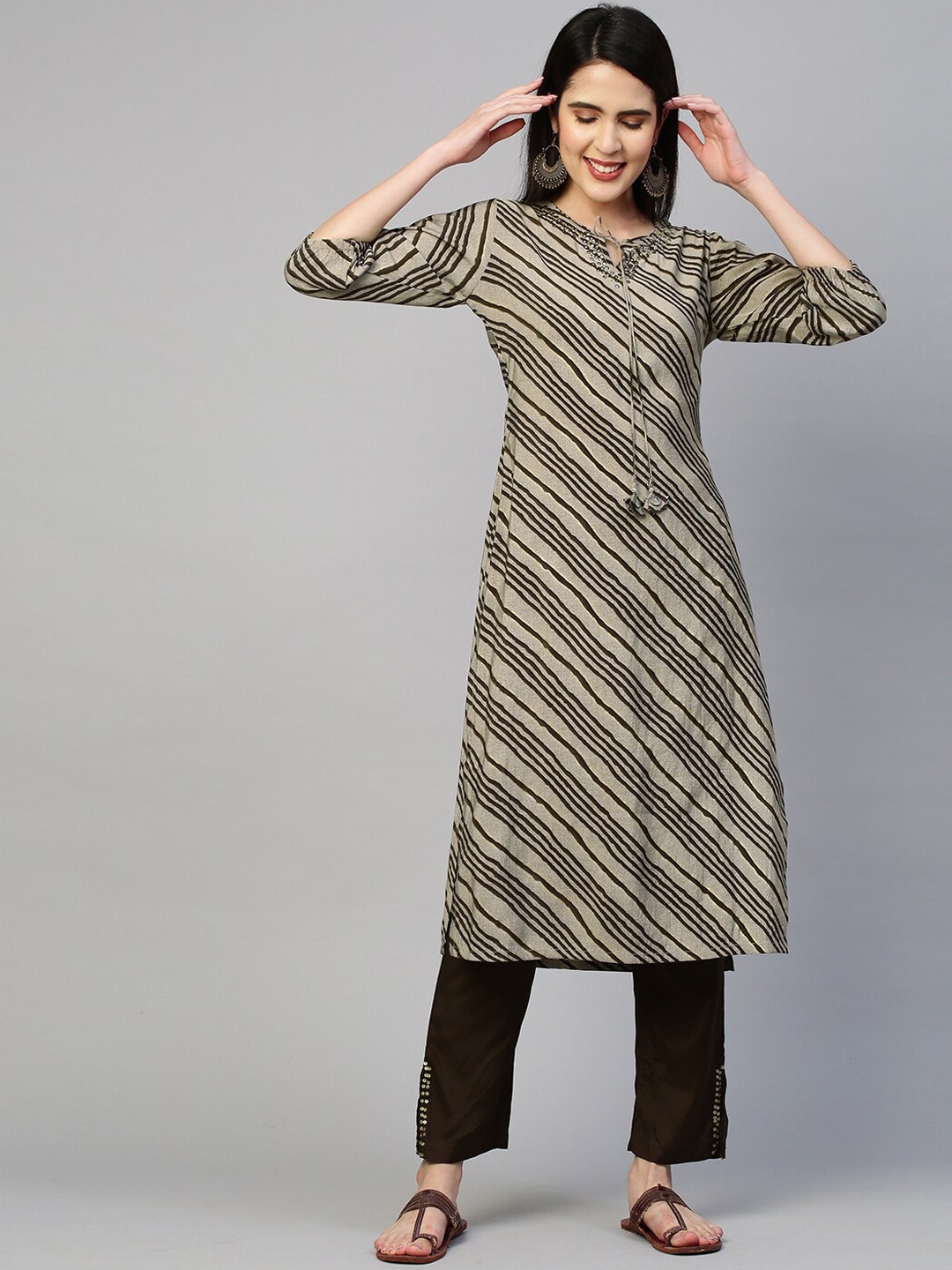 

FASHOR Women Beige & Coffee Brown Leheriya Printed Kurta with Trousers