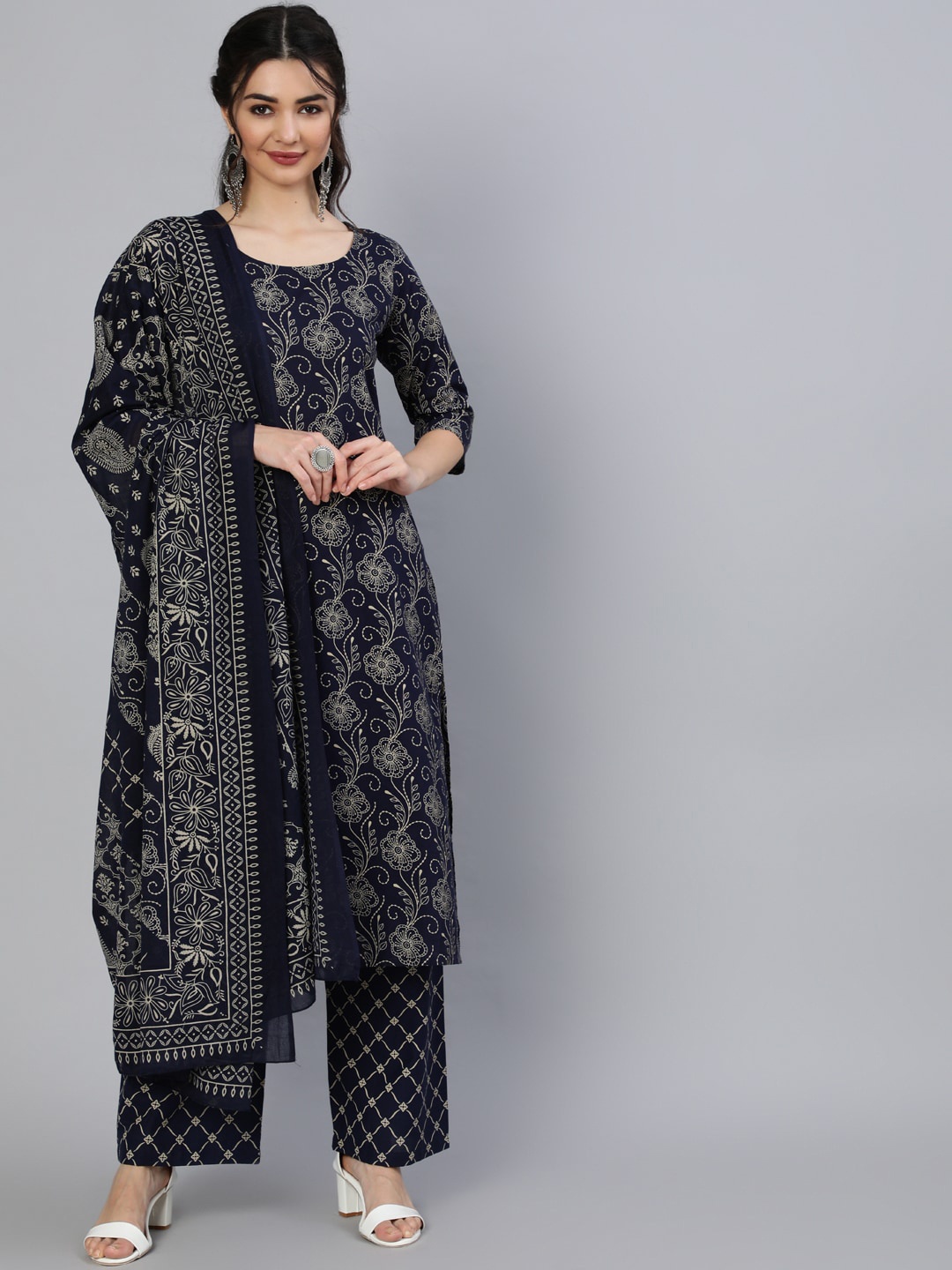 

Nayo Women Navy Blue Floral Printed Straight Kurta With Palazzo And Dupatta, Black