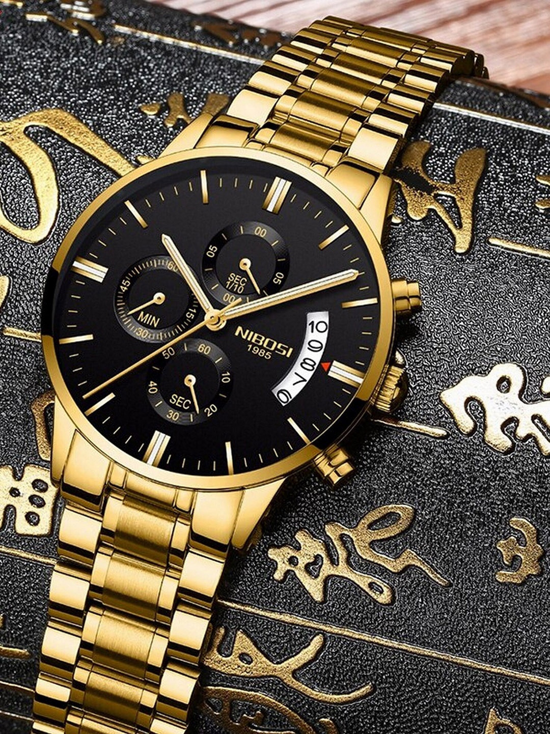 

Nibosi Men Black Patterned Dial & Gold Toned Stainless Steel Bracelet Style Straps Analogue Chronograph Watch