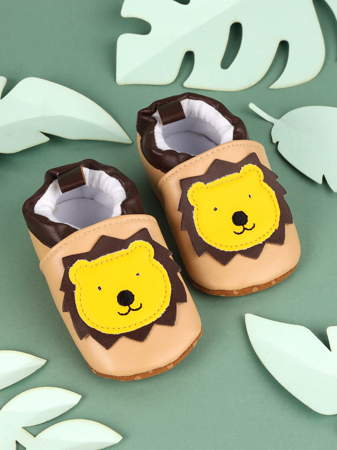 

KICKS & CRAWL Boys Beige & Yellow Printed PU Booties