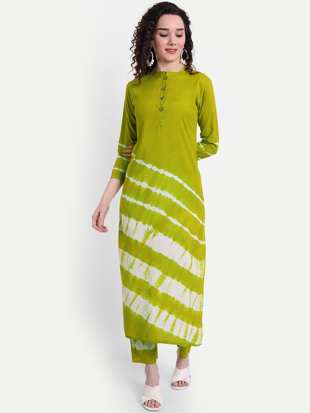 

PNEHA Women Green Leheriya Printed Kurta with Trousers