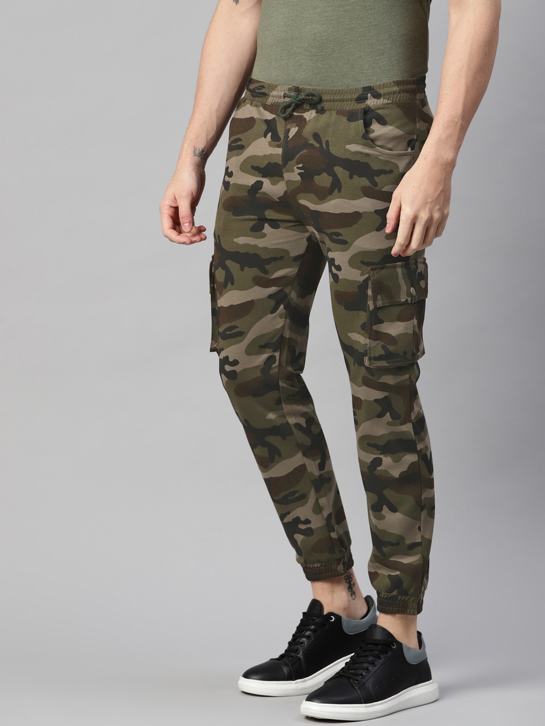 

Hubberholme Men Green Camouflage Printed Track Pant