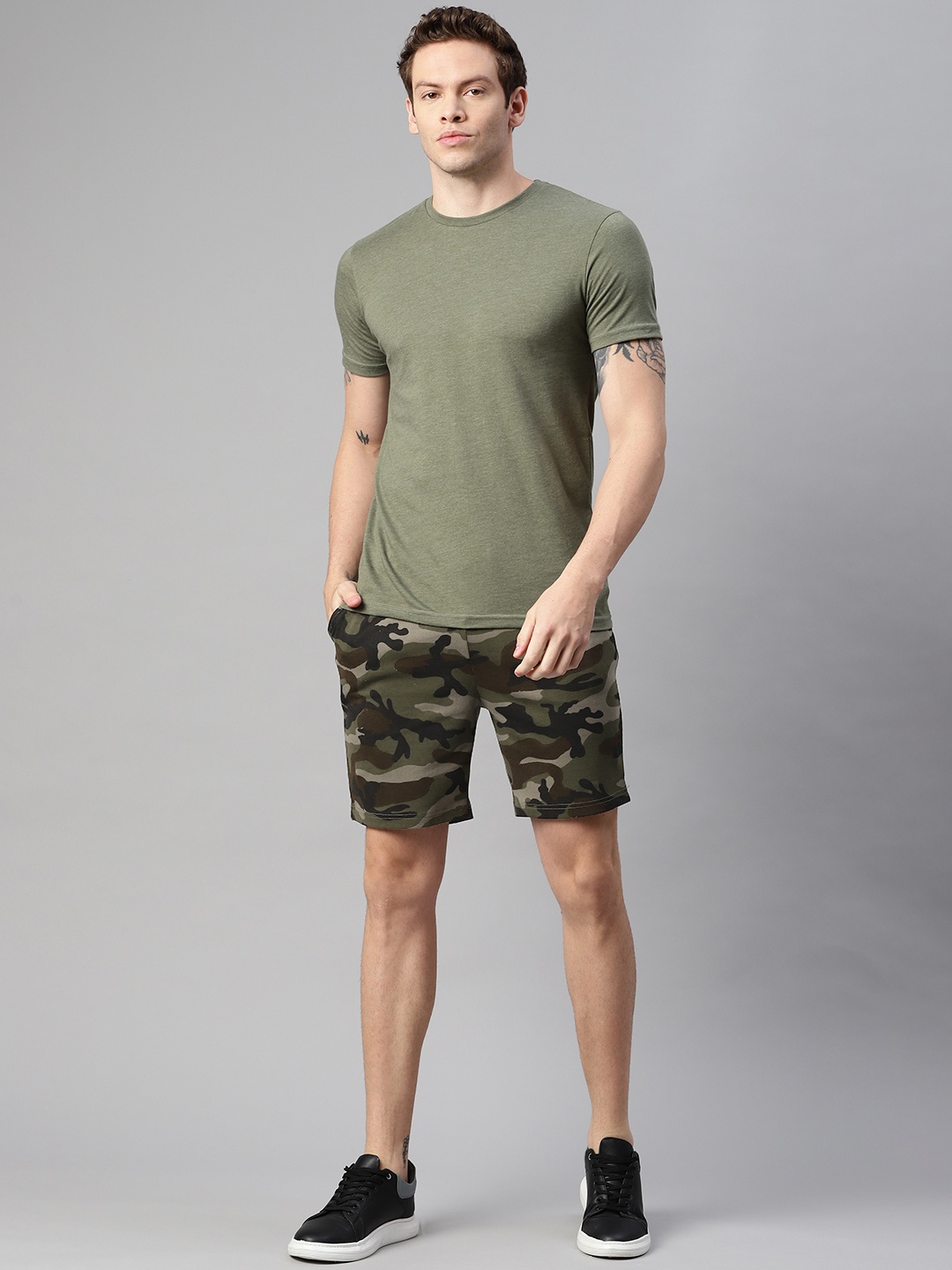 

Hubberholme Men Green Camouflage Printed Shorts