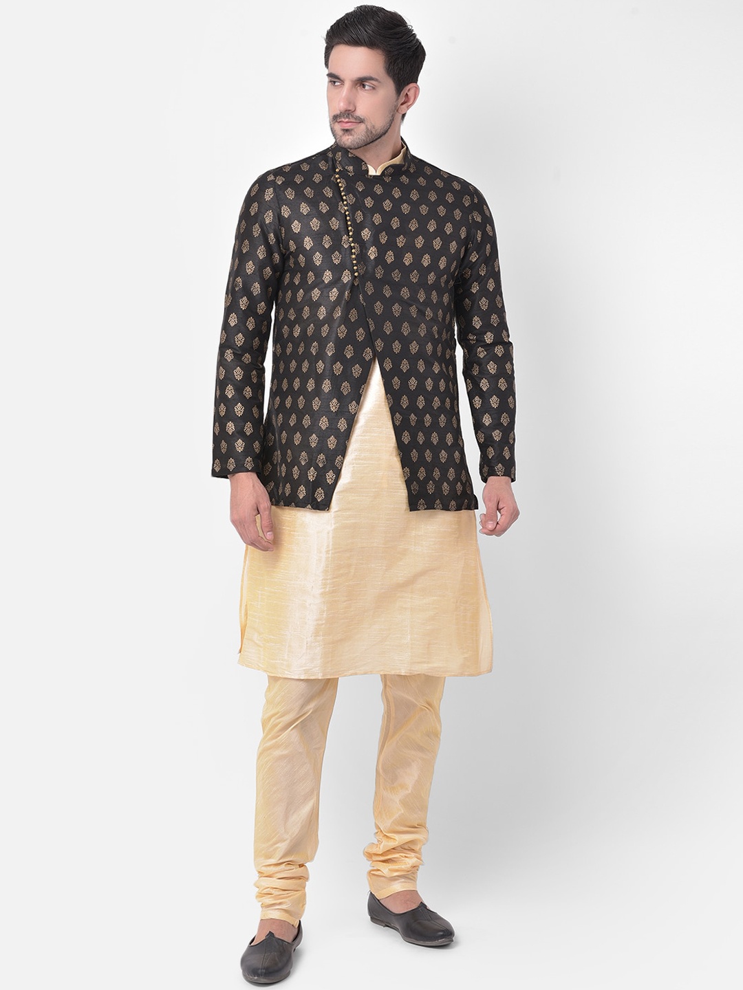 

DEYANN Men Black & Gold Ethnic Motifs Printed Sherwani